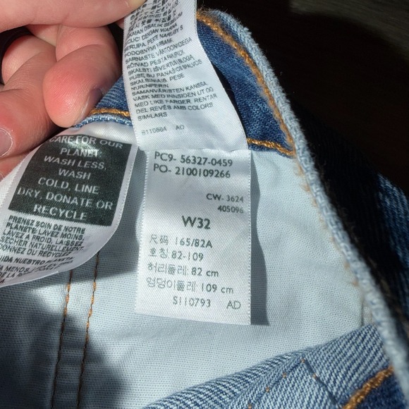 NWT Levi's Women's 501 Original Denim Shorts Distressed 100% Cotton High Rise 32 - Picture 12 of 12